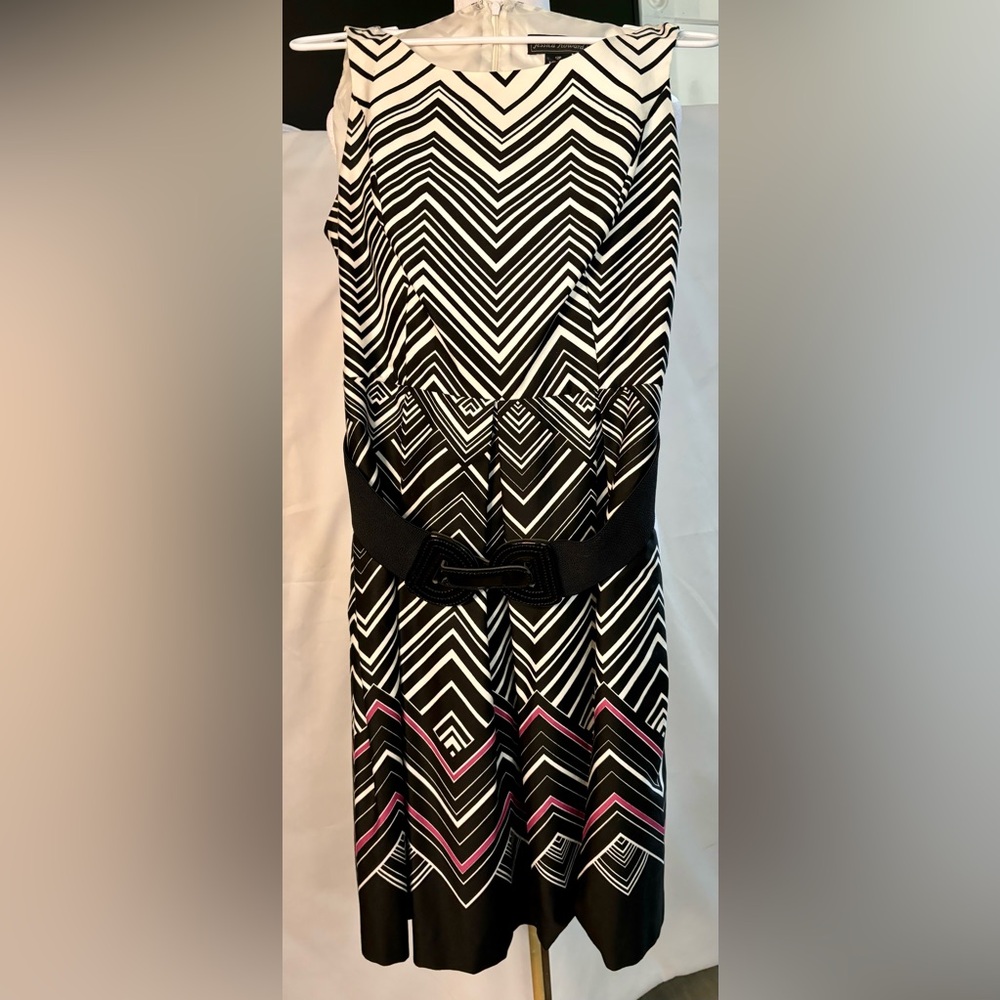 Jessica Howard Chevron Sleeveless Dress with Belt